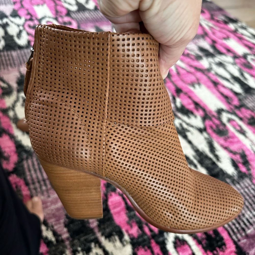 Rag & Bone camel, perforated bootie. Size 41.